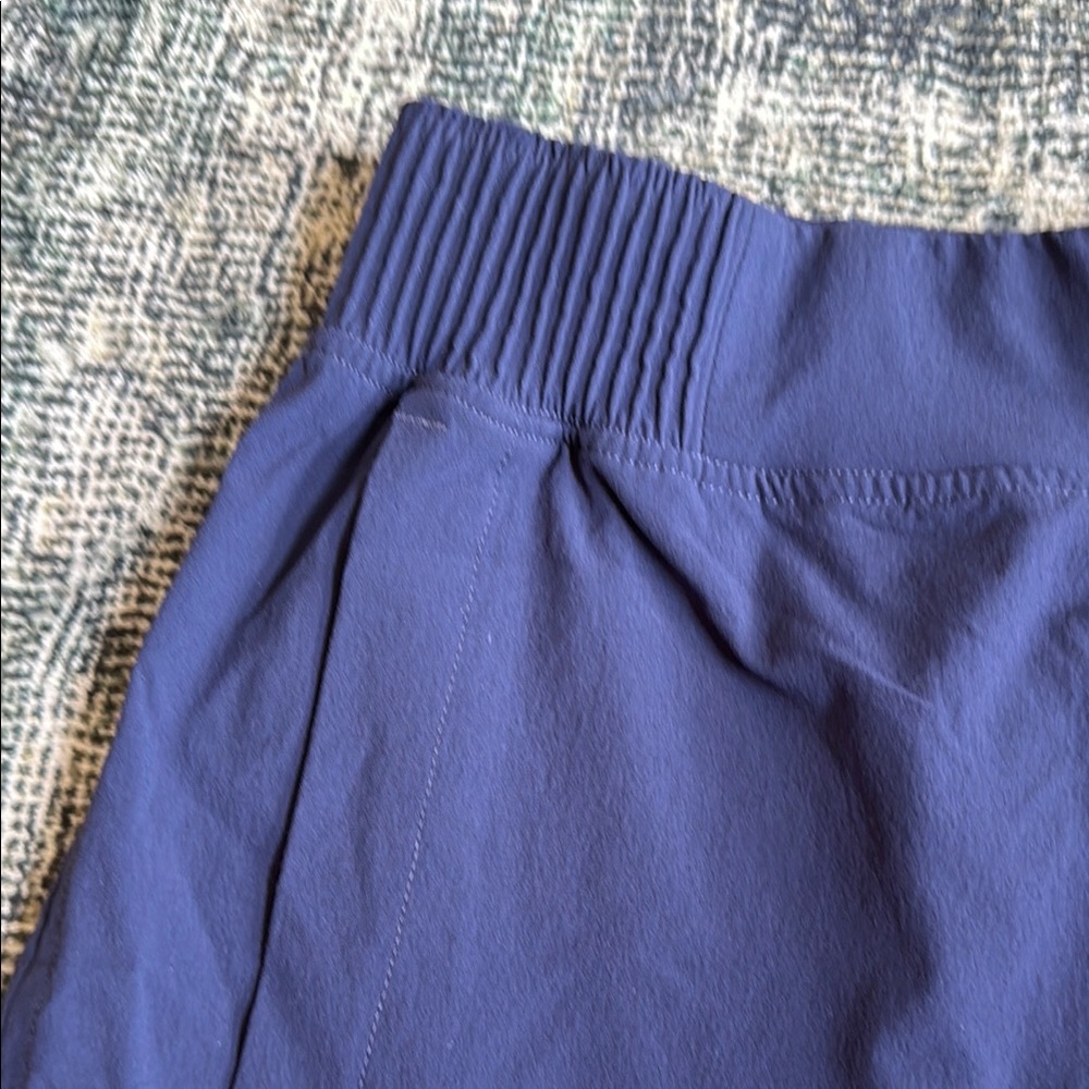 Women's Lululemon Stretch Woven Relaxed Shorts 4” - Picture 5 of 14